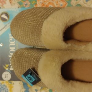 Women's beidge slip on house slippets